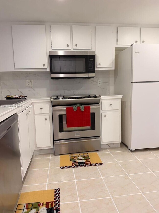 Building Photo - 6575 W Oakland Park Blvd