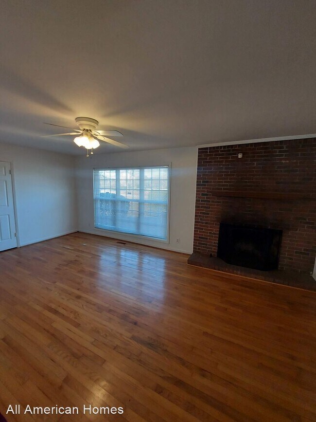 Foto del edificio - 3 br, 1.5 bath House - 6417 MORGANTON ROAD
