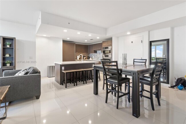 Foto del edificio - 7875 NW 107th Ave