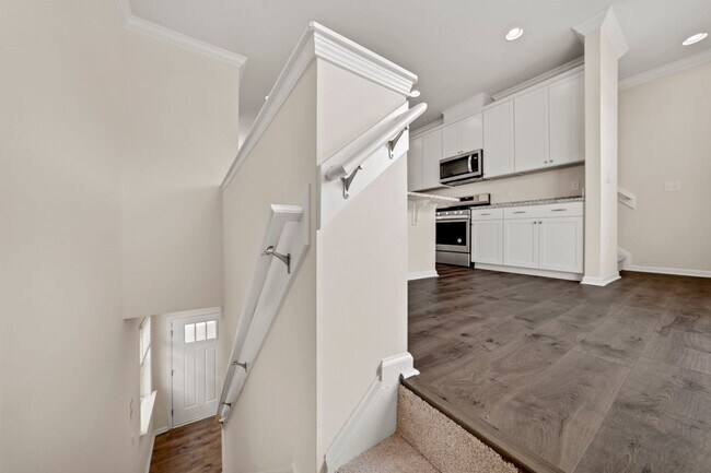 Foto del edificio - Gorgeous 4 Bed/3.5 Ba In Downtown Apex - P...