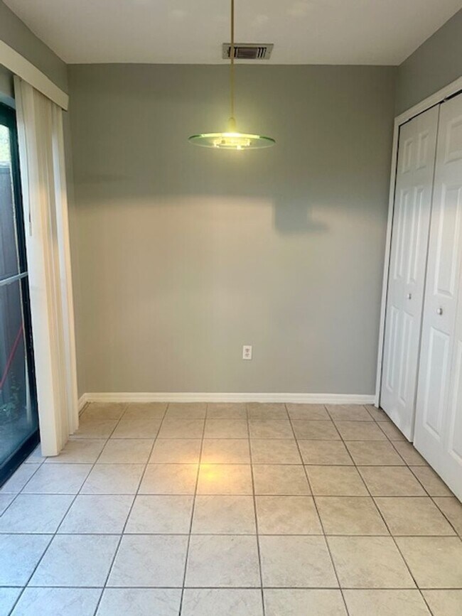 Foto del edificio - Cozy 2 Bedroom 2.5 Bath Two Story Condo