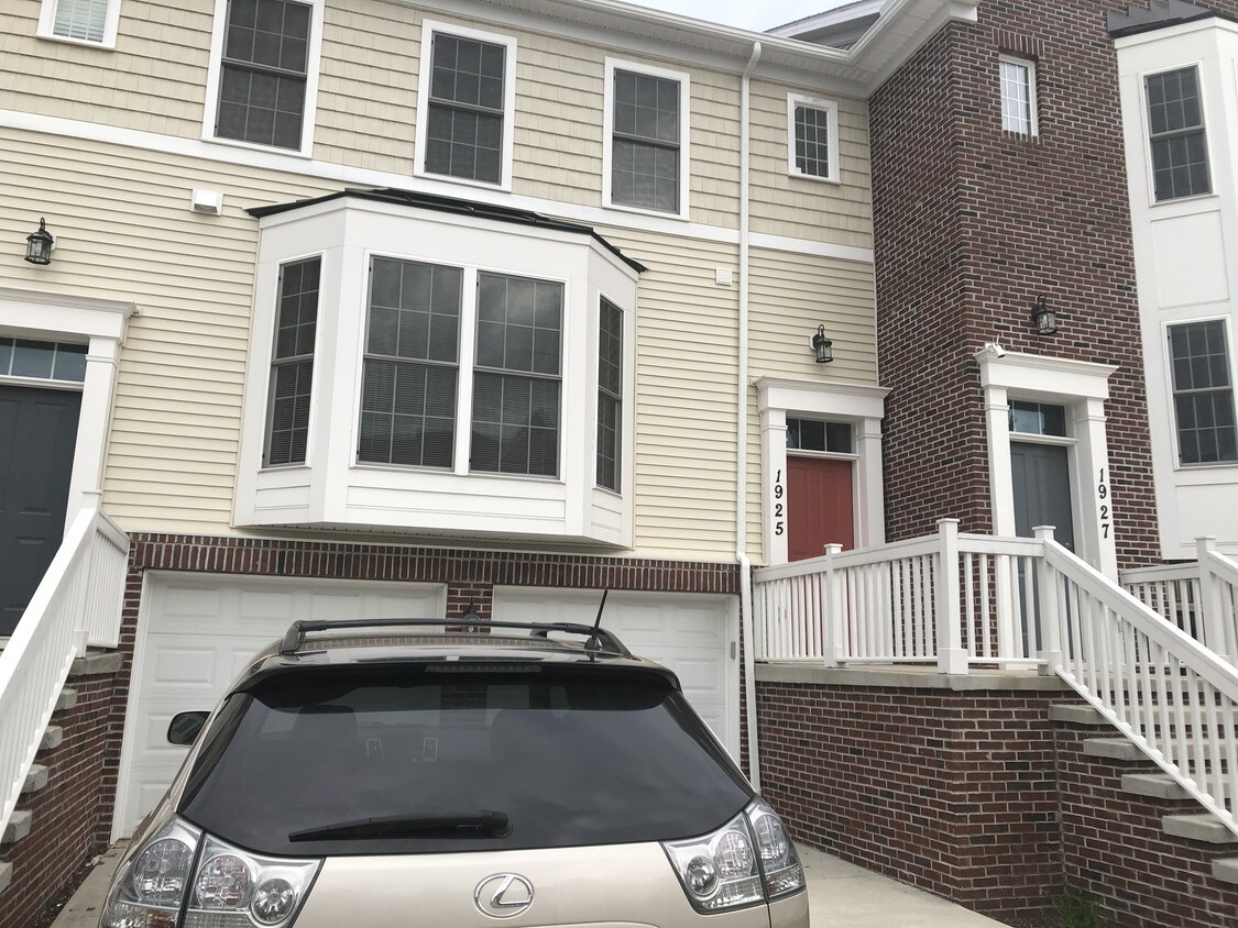 Welcome Home to 1925 East 86th Street - 1925 E 86th St