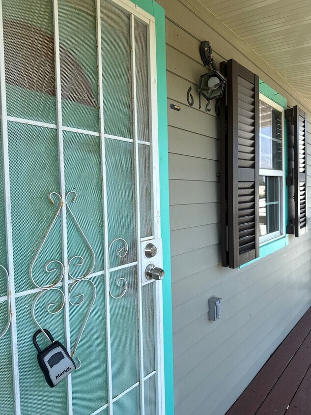 Foto principal - 6126 Baccich St