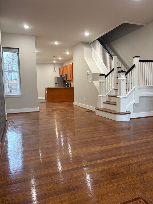 Foto del edificio - ??? NEWLY RENOVATED 3 BEDROOMS & 2.5 BATH HOUSE LOCATED IN HADDINGTON