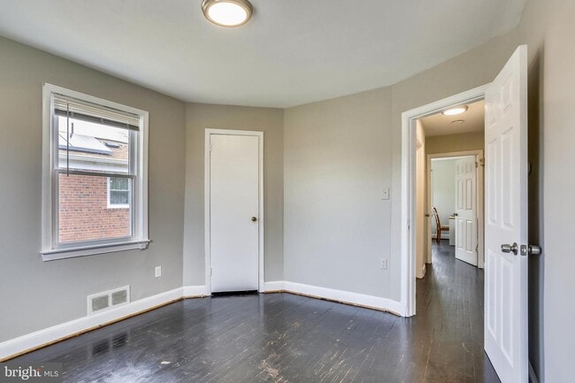 Building Photo - 2915 Fairlawn St