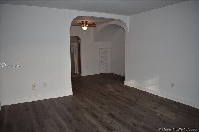 Foto del edificio - 1980 Biarritz Dr