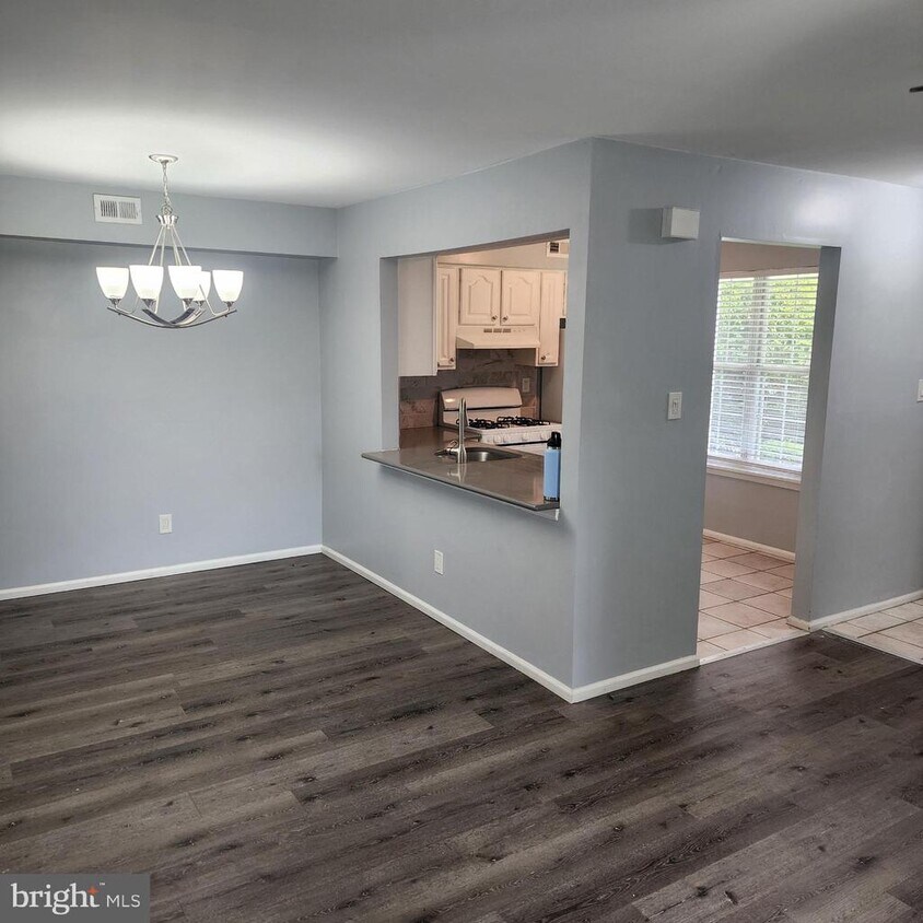Foto principal - 703A Sedgefield Dr