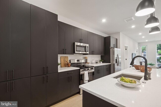 Foto del edificio - 6910 Ridge Ave