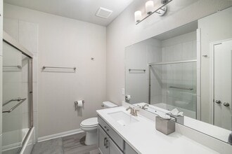 Building Photo - 206 Liatris Ct