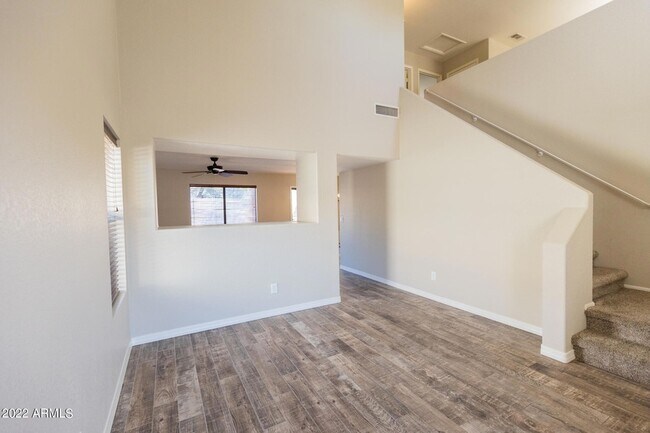 Foto del edificio - 22431 N 20th Place Unit 1