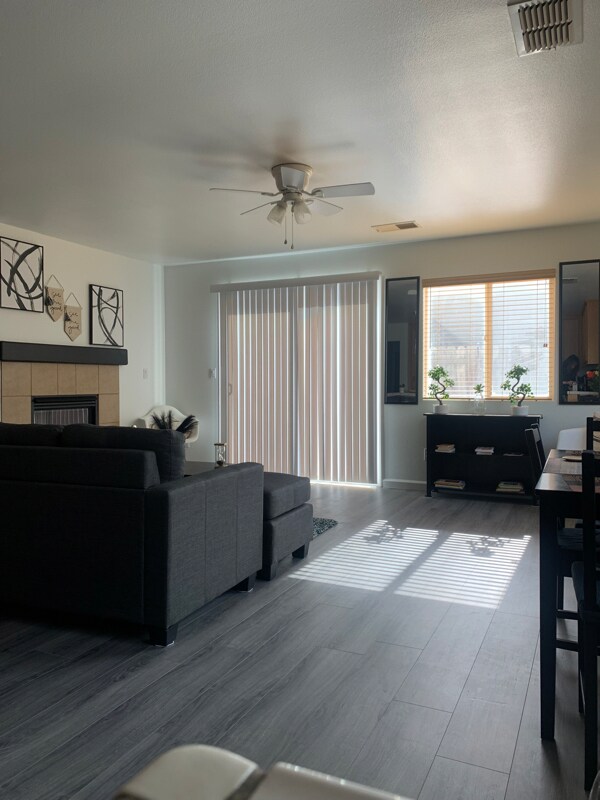Foto del edificio - 1382 Riverside Ct