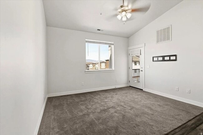 Building Photo - Spacious Condo In Vineyard