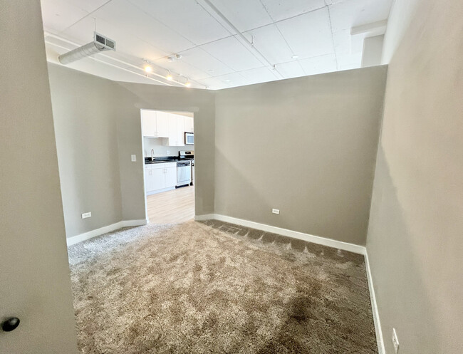 Foto del edificio - 740 W Fulton St