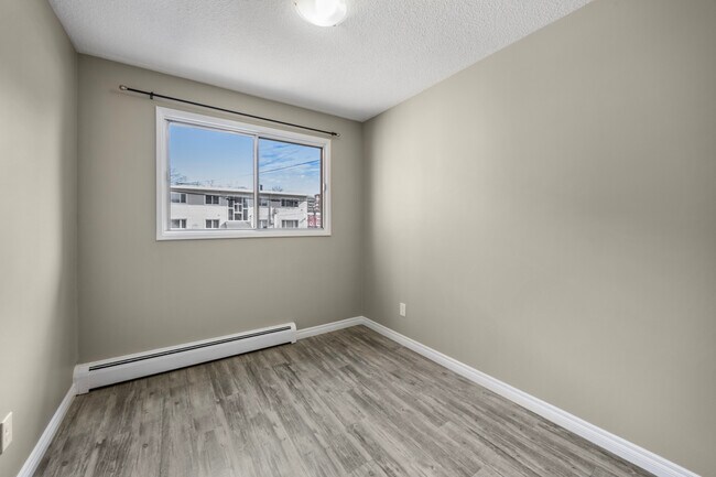 Building Photo - Smitten Place