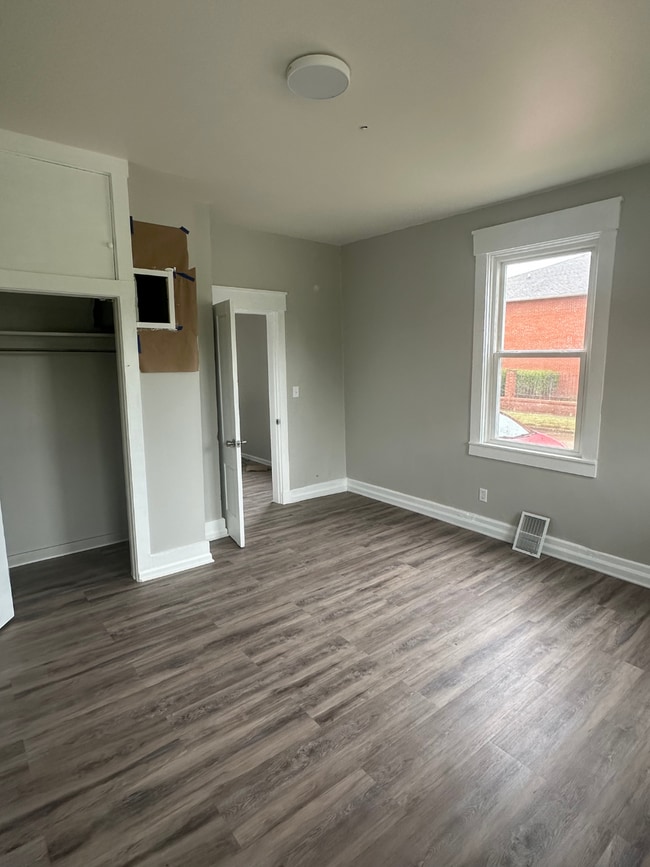 Building Photo - 603