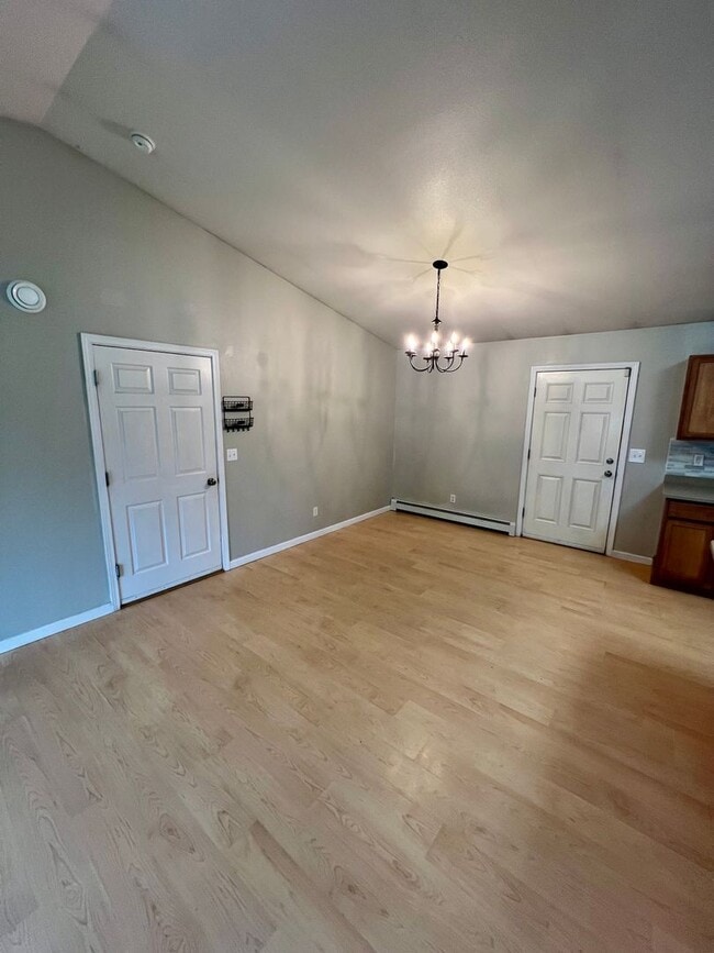 Building Photo - 3-Bedroom Home in North Pole / 2 Car Garag...