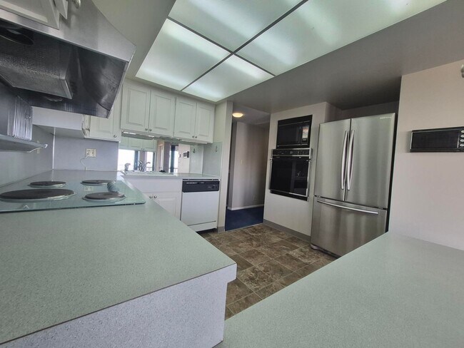 Foto del edificio - Spacious 2 Bedroom Condo for Rent in the Fairhaven Neighborhood