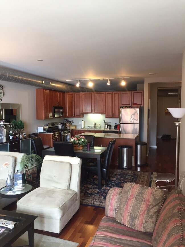 Kitchen - 1200 W Monroe St