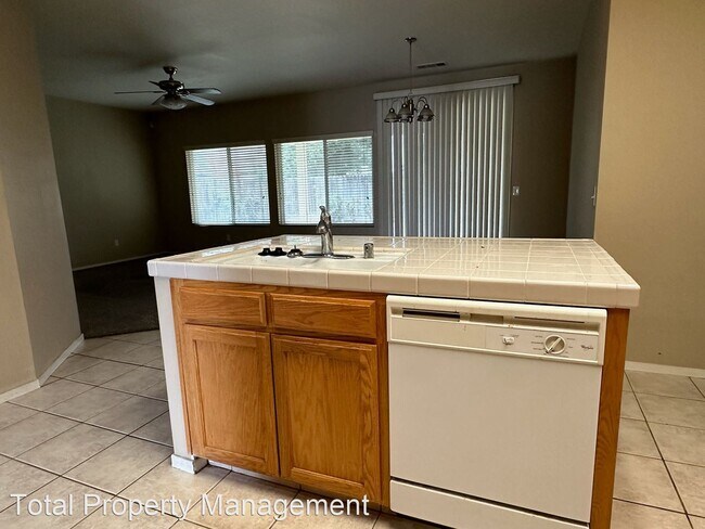Building Photo - 3 br, 2 bath House - 3939 S. Oak View St.
