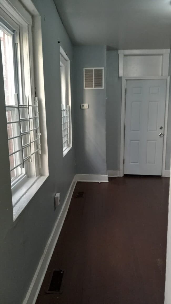 Building Photo - 1 Bedroom 1 Bathroom