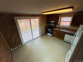 Building Photo - 192 Woodland Dr