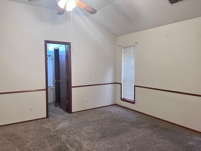 Foto del edificio - 9304 Saguaro St NW