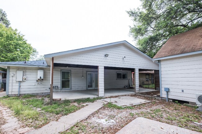 Building Photo - 1419 W Donovan St