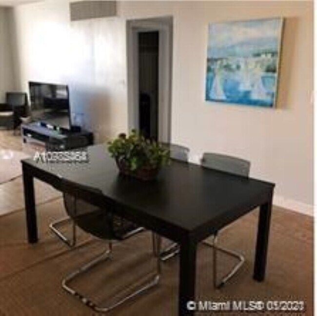 Building Photo - 5005 Collins Ave