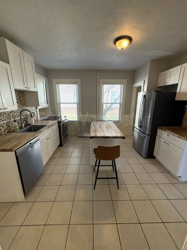 Building Photo - 27 June St