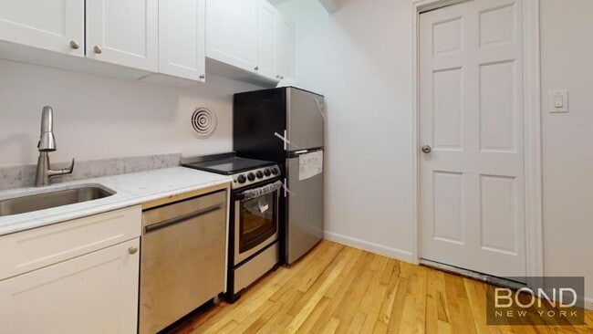 Building Photo - 118 E 92nd St