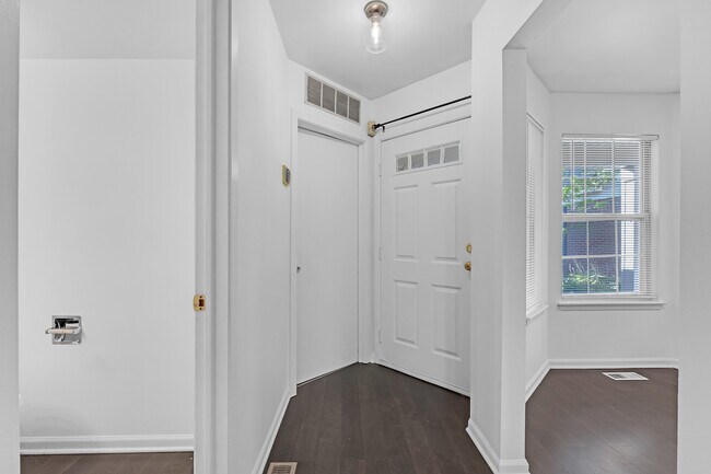 Building Photo - 1239 S Wellington Ct