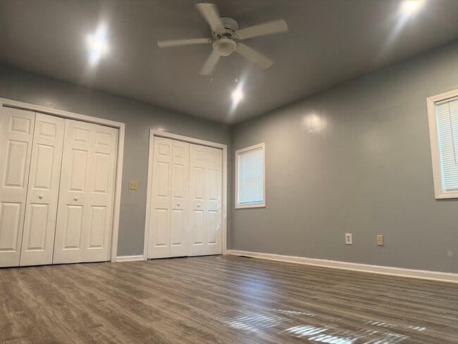 Building Photo - 18 Pine St