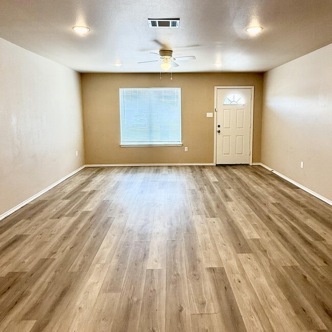 Foto del edificio - 2917 E Cornell St