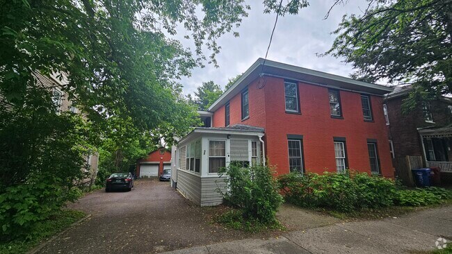 Building Photo - 55 Monroe St