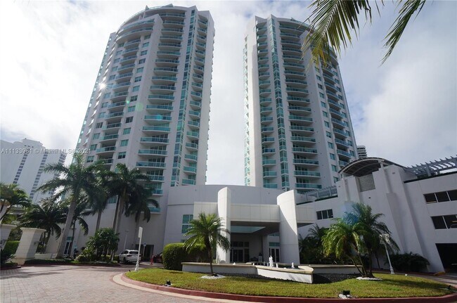 Foto del edificio - 19400 Turnberry Way