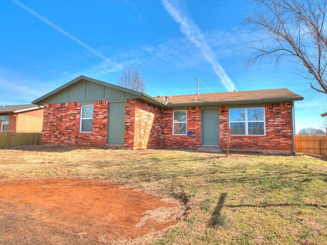 Foto del edificio - 4 bedroom 2 bath home in Tecumseh!