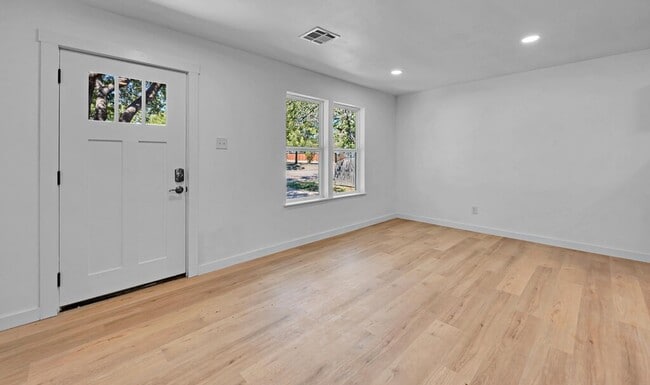 Foto del edificio - 3904 Speight Ave