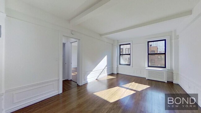 Building Photo - 156 E 37th St