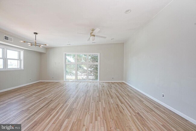 Foto del edificio - 765 S Front St