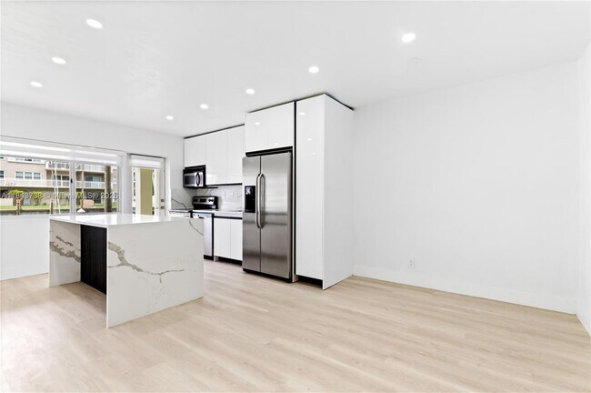 Foto del edificio - 2881 NE 32nd St