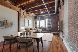 Building Photo - 420 S Front St