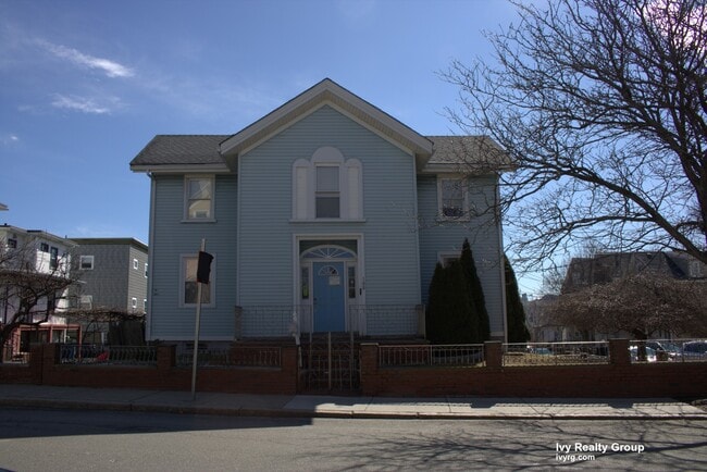 Building Photo - 108 Cross St