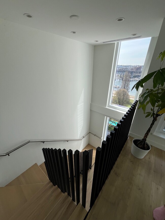 Building Photo - Whitehouse