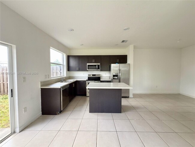 Foto del edificio - 2701 SE 15th St