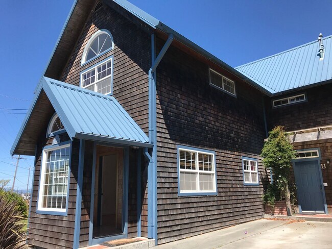 Foto del edificio - 2423 Fairfield St