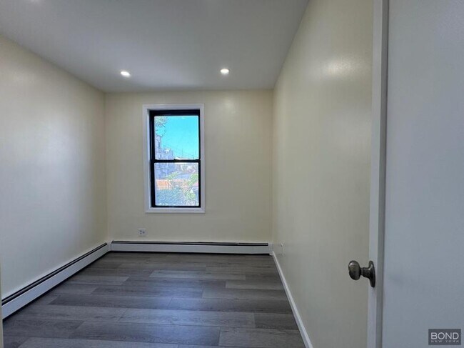 Foto del edificio - 2 bedroom in Brooklyn NY 11211
