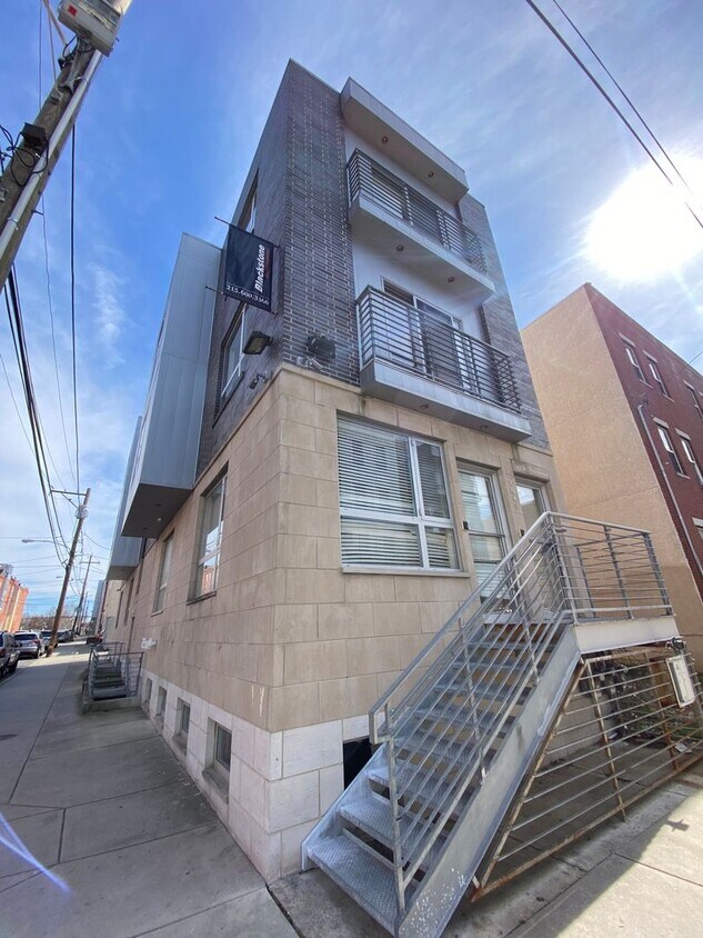 Primary Photo - 1849 N 18th St