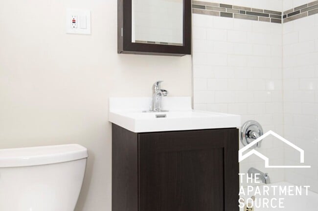 Building Photo - 2121 N Dayton St