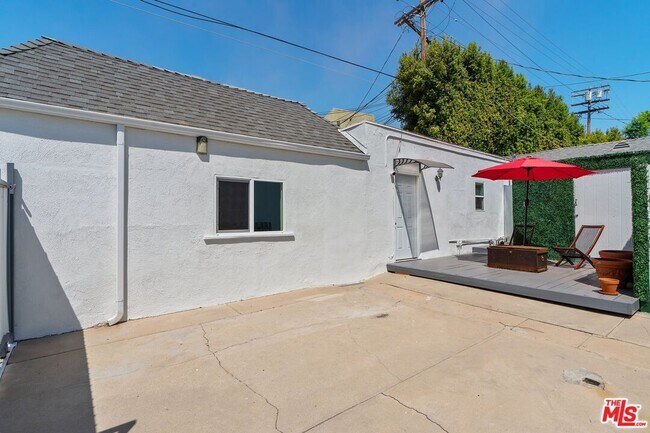 Building Photo - 503 N Gower St