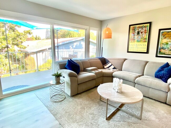 Building Photo - 560 Avenida Sevilla